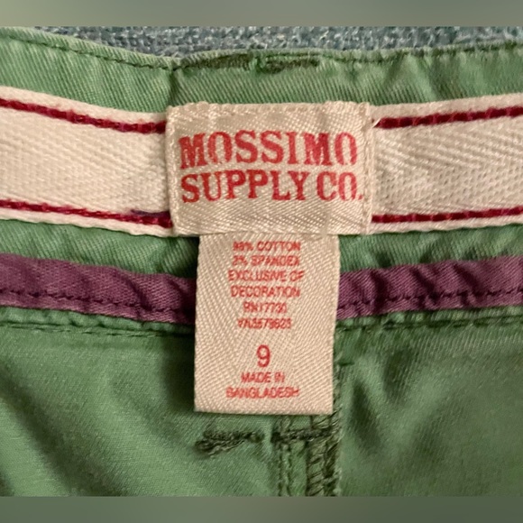 Spring Green Pedal Pushers.  Button Bottoms. Size 9. Great Condition! - Picture 4 of 6